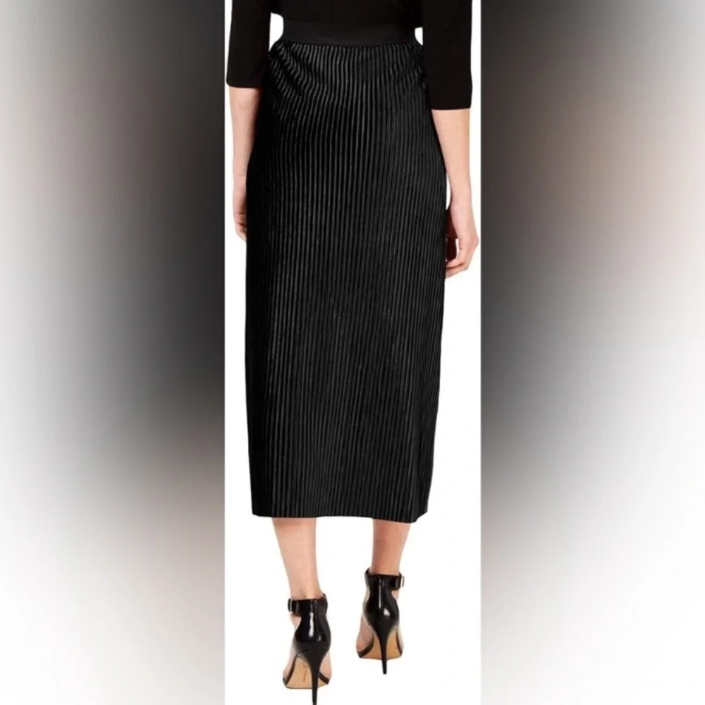 NWT NY Collection Black Velvet Pleated Midi Skirt Petite Medium - Picture 2 of 7
